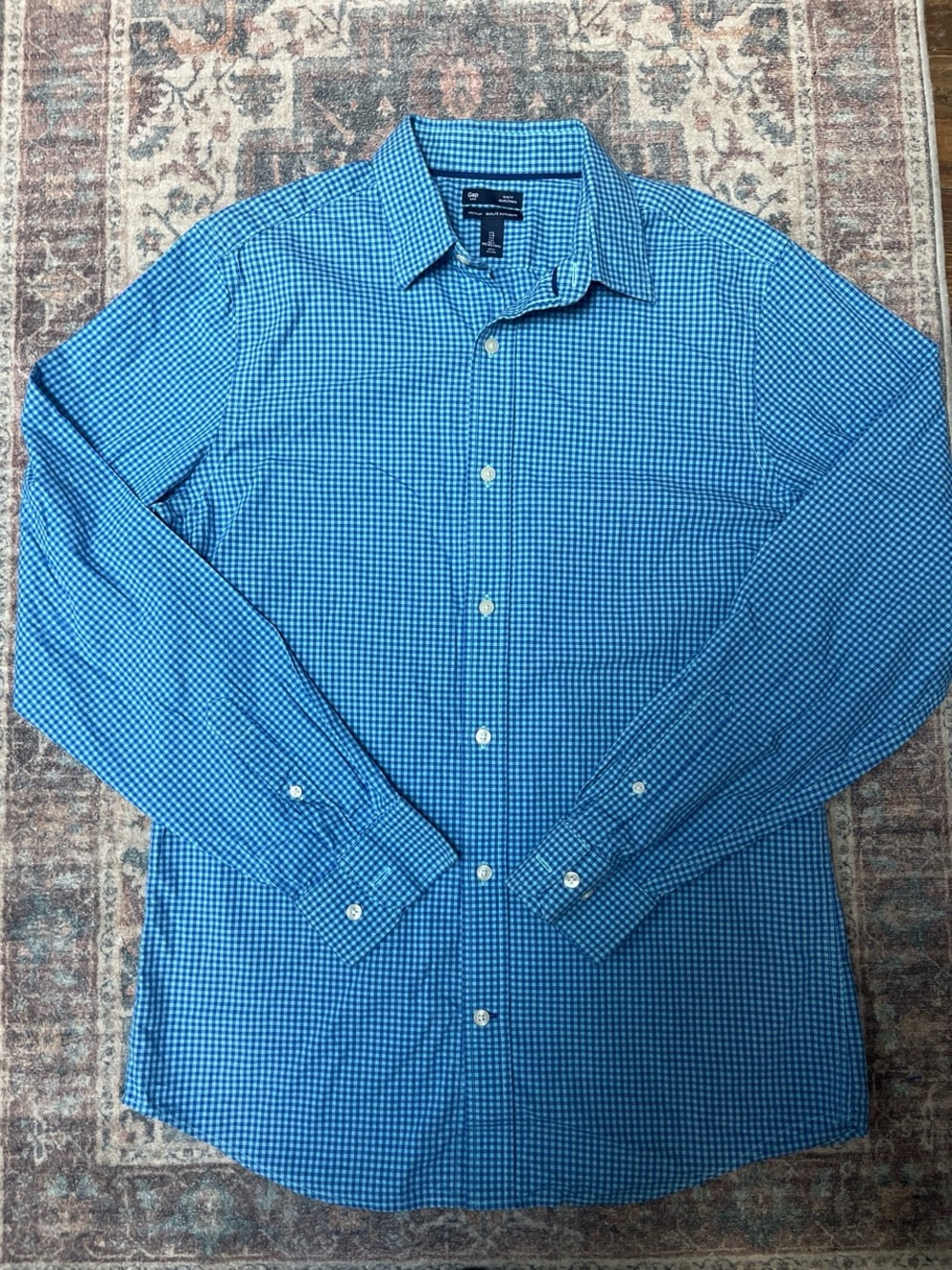 GAP Men’s Blue Gingham Long-Sleeve Dress Shirt
PTP-22in, L-30.5in
B(A): 1